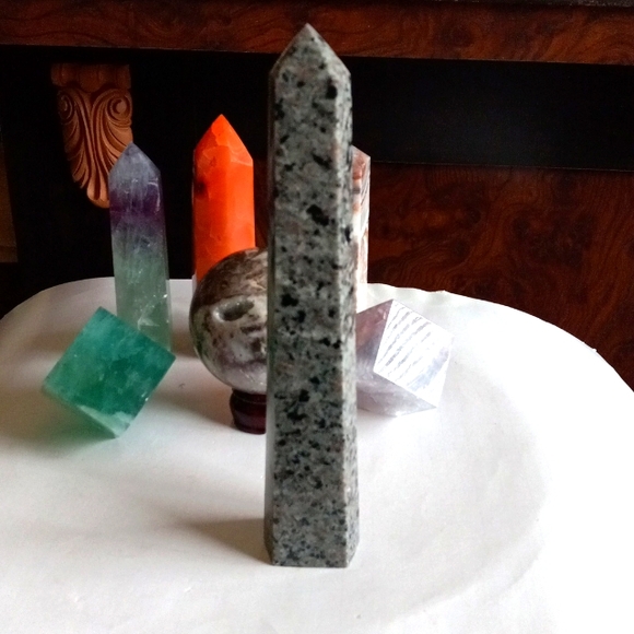 Yooperlite Crystal Tower - Picture 3 of 7